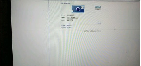 顯示屏出現(xiàn)了一條藍(lán)色的線怎么回事？